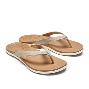 OluKai Honu Sandal, Size 7. Color: Tapa/Golden Sand.